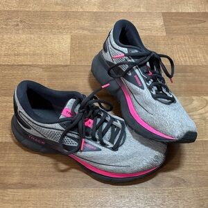 Brooks Women's Athletic Shoes in Gray and Pink